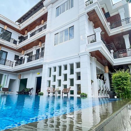 The Center Point Hotel Siem Reap Exterior photo