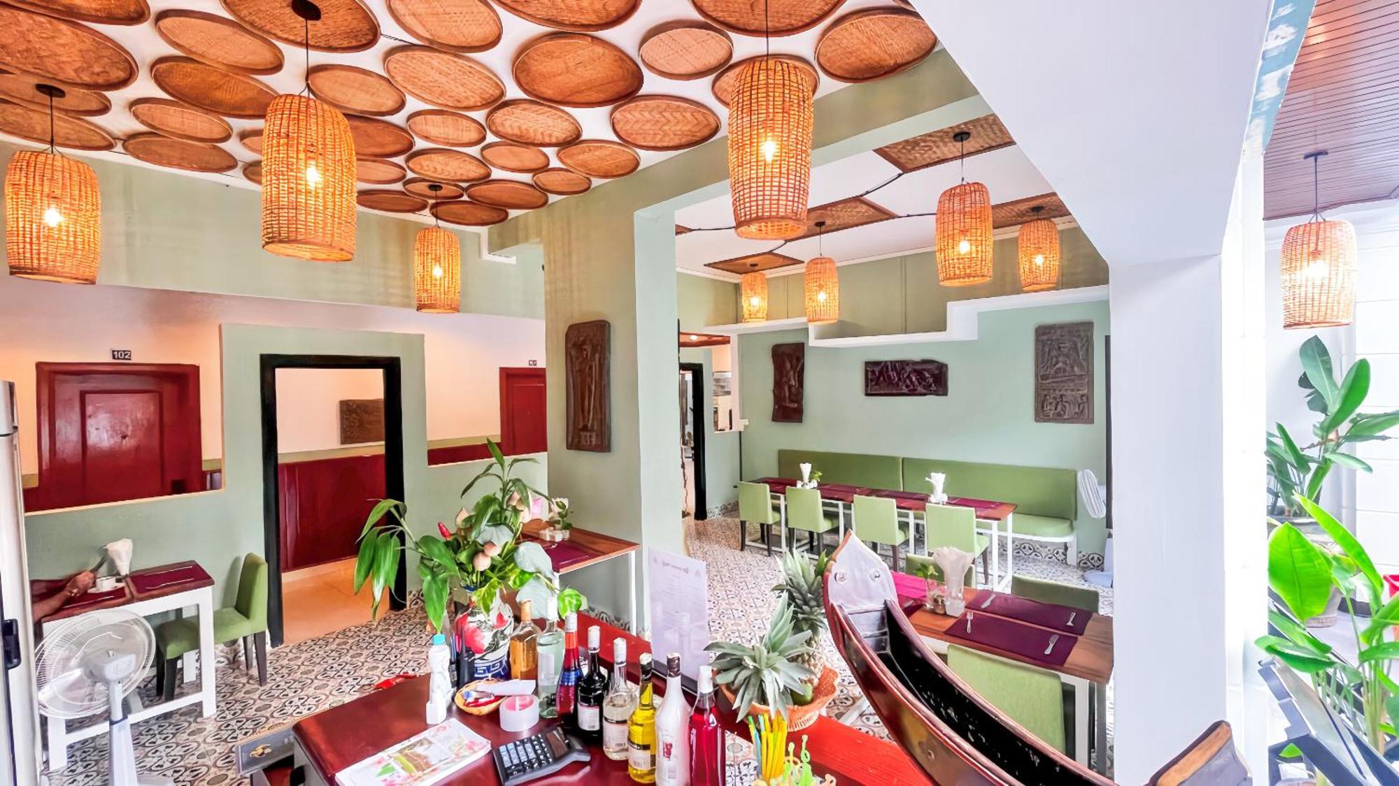 The Center Point Hotel Siem Reap Exterior photo