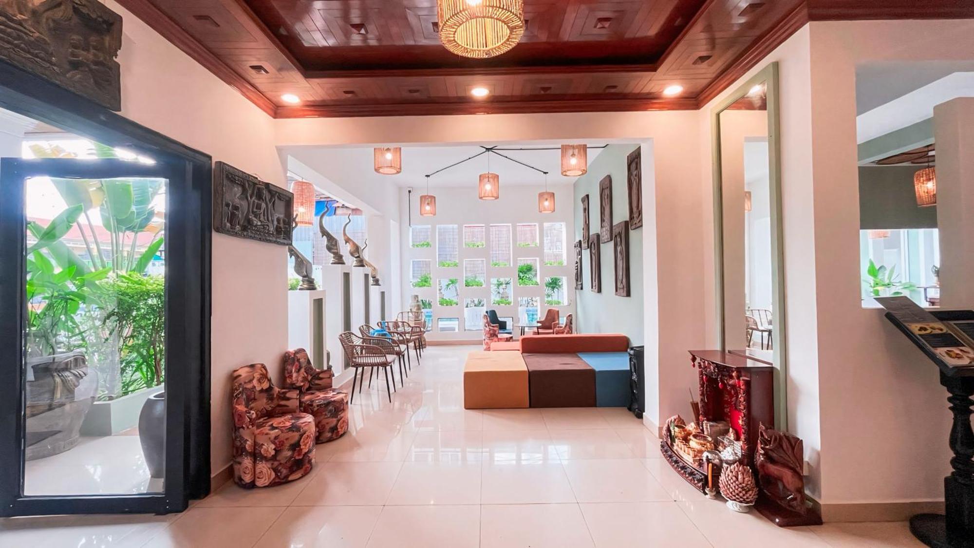 The Center Point Hotel Siem Reap Exterior photo