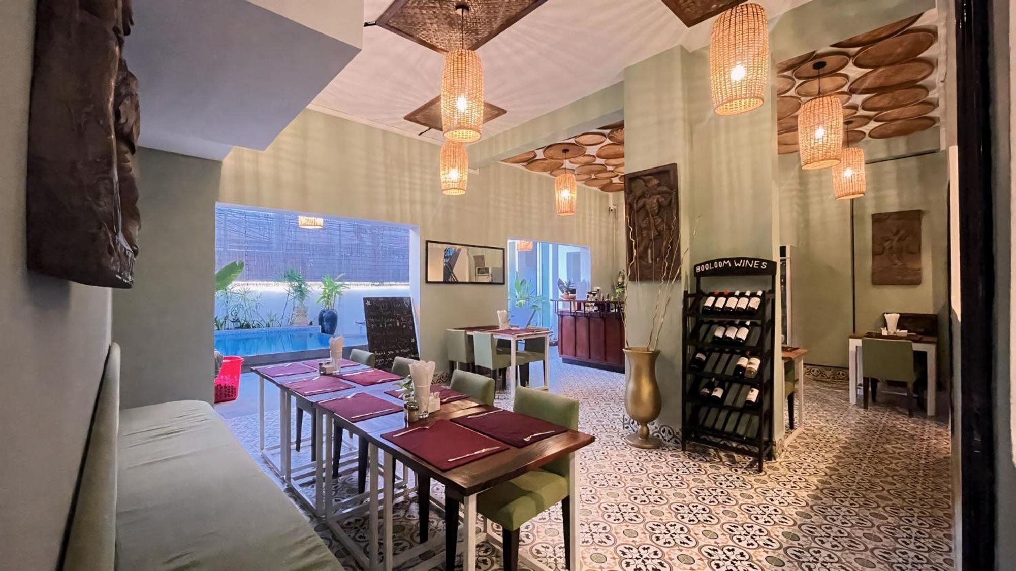 The Center Point Hotel Siem Reap Exterior photo
