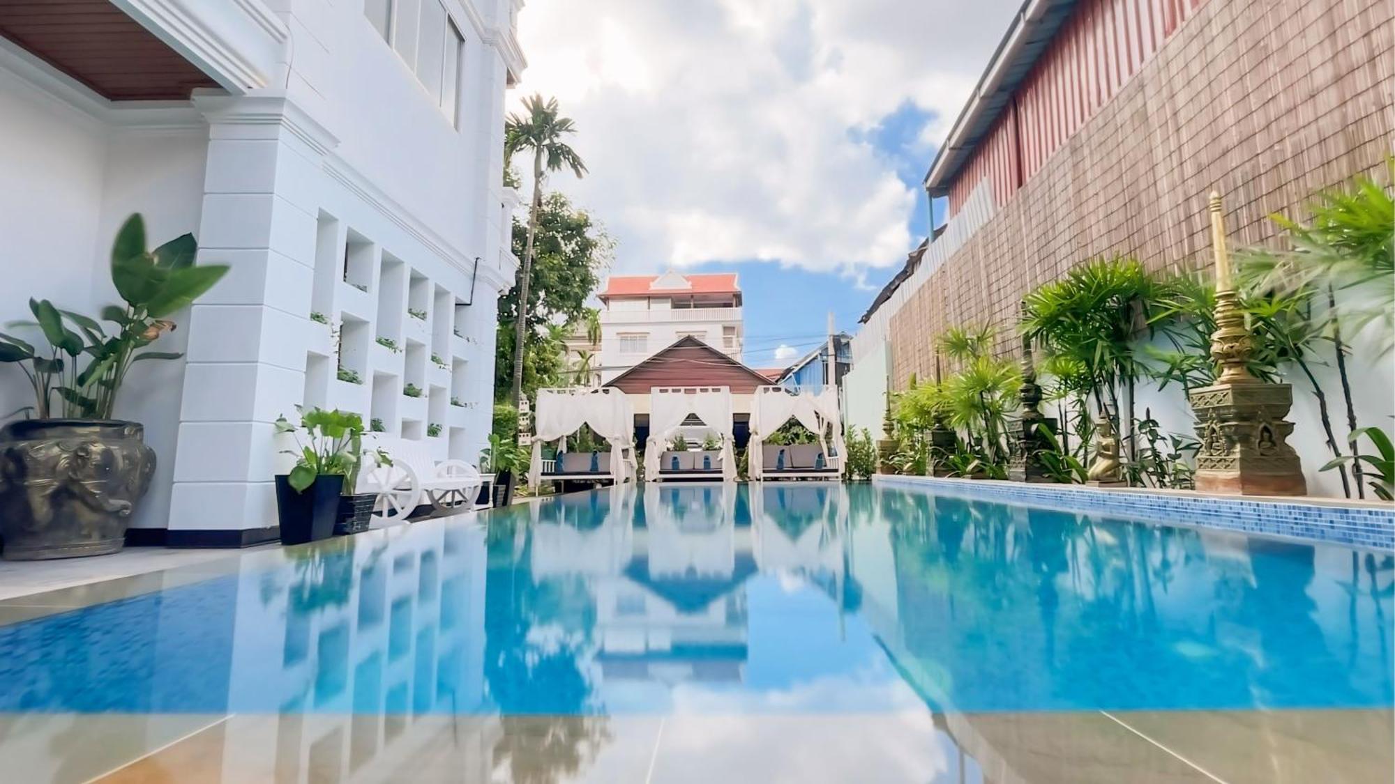 The Center Point Hotel Siem Reap Exterior photo